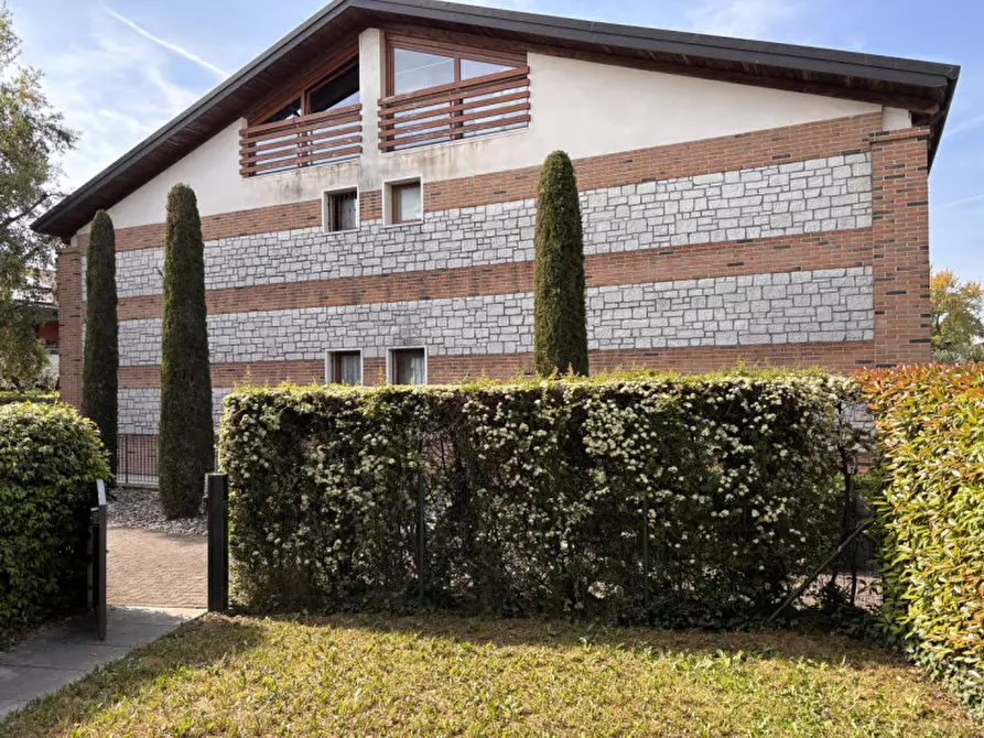 Immagine 1 di Villetta a schiera in vendita  in Via delle Camelie a Caldogno