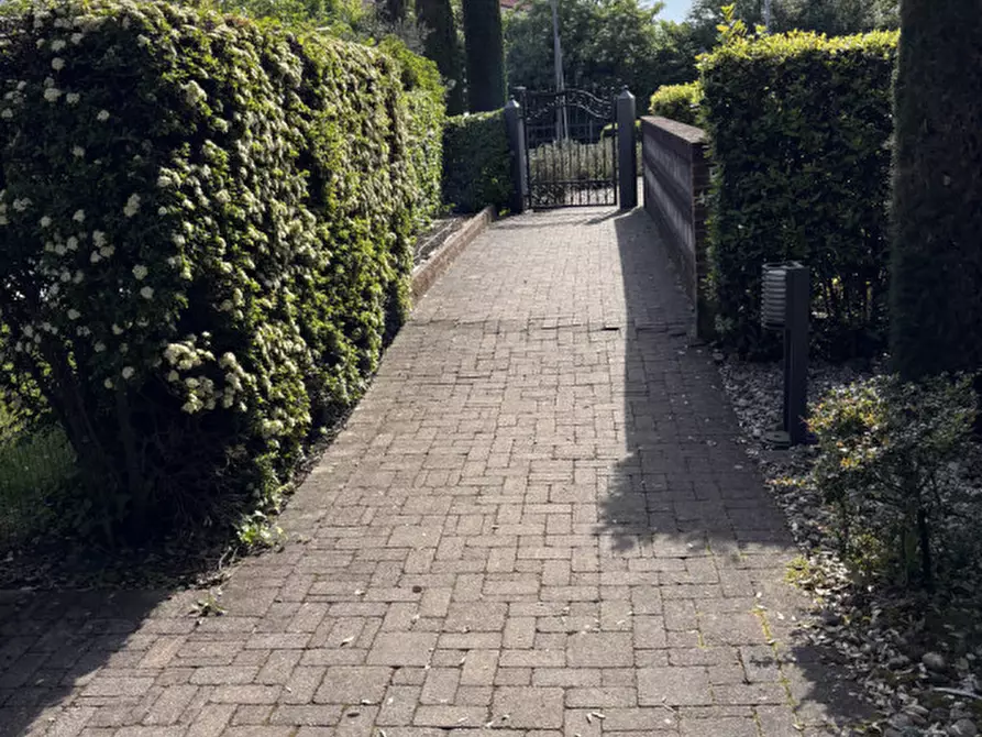 Immagine 2 di Villetta a schiera in vendita  in Via delle Camelie a Caldogno