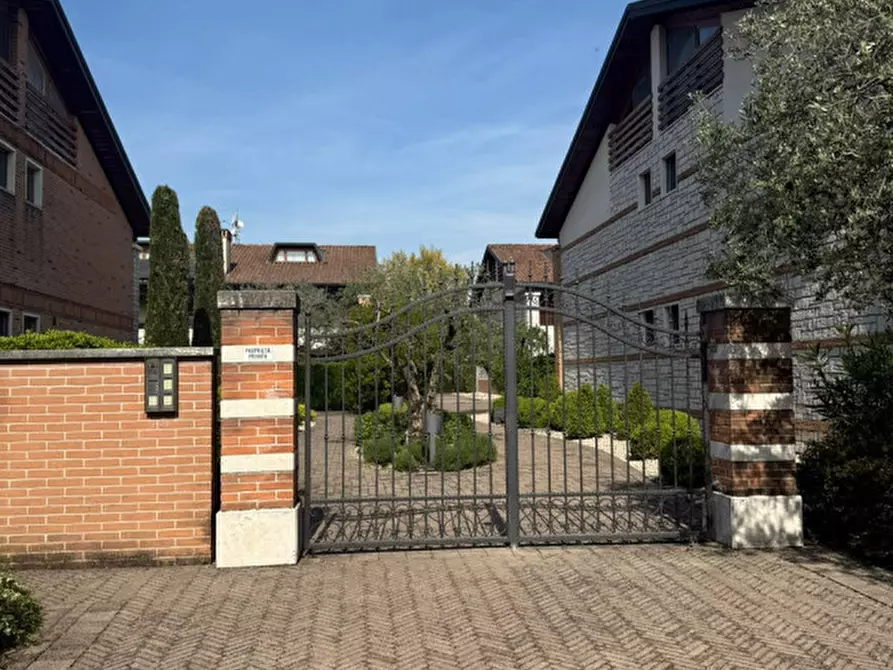 Immagine 5 di Villetta a schiera in vendita  in Via delle Camelie a Caldogno