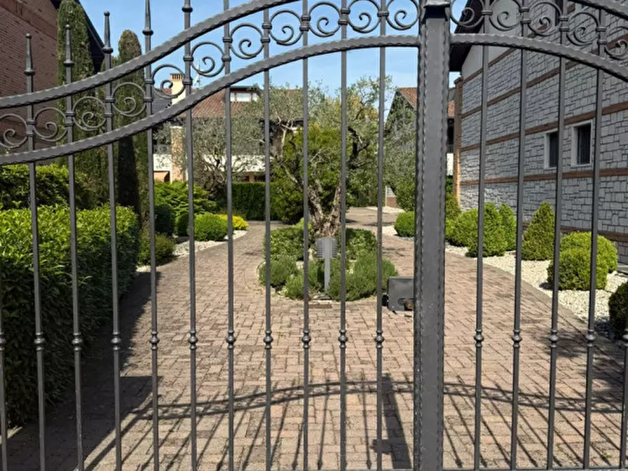 Immagine 6 di Villetta a schiera in vendita  in Via delle Camelie a Caldogno