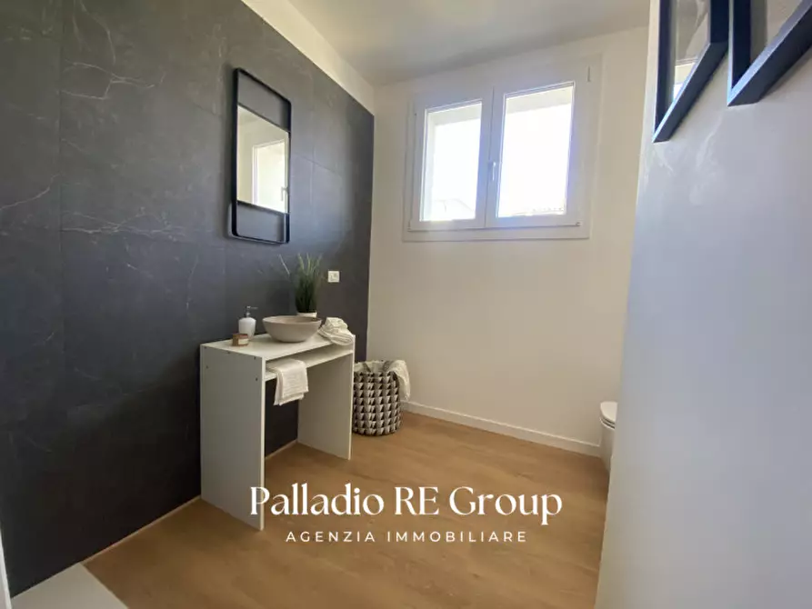 Immagine 14 di Appartamento in vendita  in Via Bartolomeo Panizza 43 a Vicenza