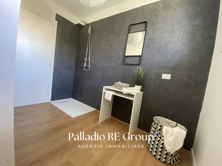Immagine 16 di Appartamento in vendita  in Via Bartolomeo Panizza 43 a Vicenza