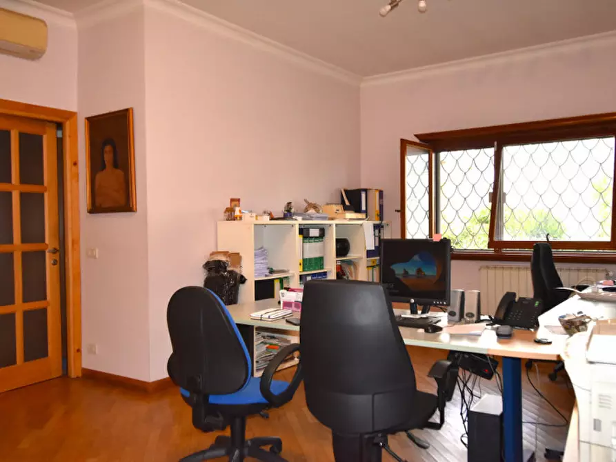 Immagine 1 di Appartamento in vendita  in VIA DELLA CASETTA MATTEI a Roma