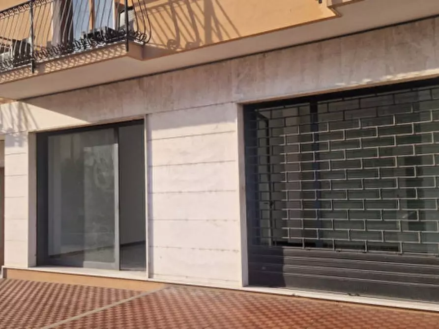 Immagine 1 di Magazzino in vendita  in Via Aurelia 2 a San Bartolomeo Al Mare