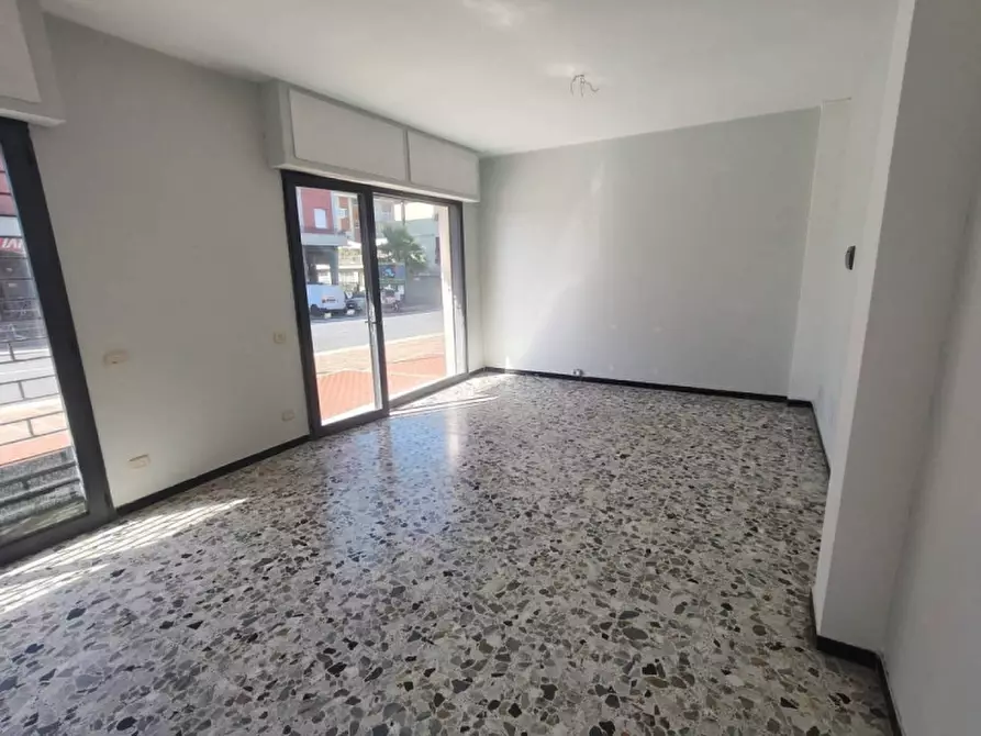 Immagine 9 di Magazzino in vendita  in Via Aurelia 2 a San Bartolomeo Al Mare