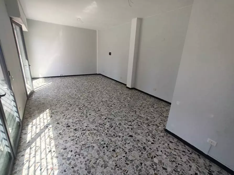Immagine 11 di Magazzino in vendita  in Via Aurelia 2 a San Bartolomeo Al Mare