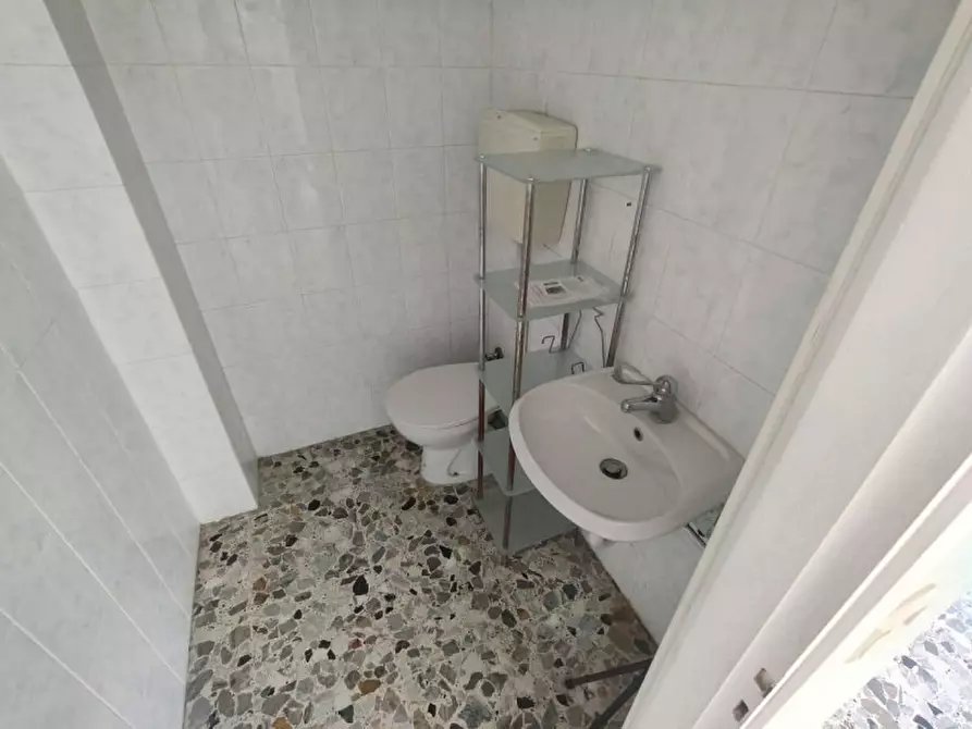 Immagine 12 di Magazzino in vendita  in Via Aurelia 2 a San Bartolomeo Al Mare