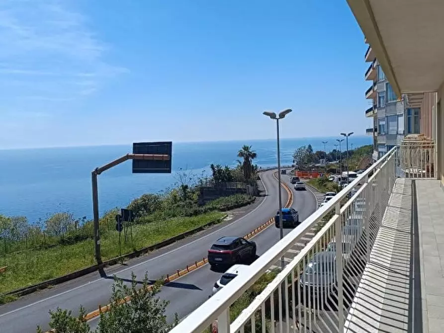 Immagine 1 di Ufficio in vendita  in Viale Alcide de Gasperi, 111 a Acireale