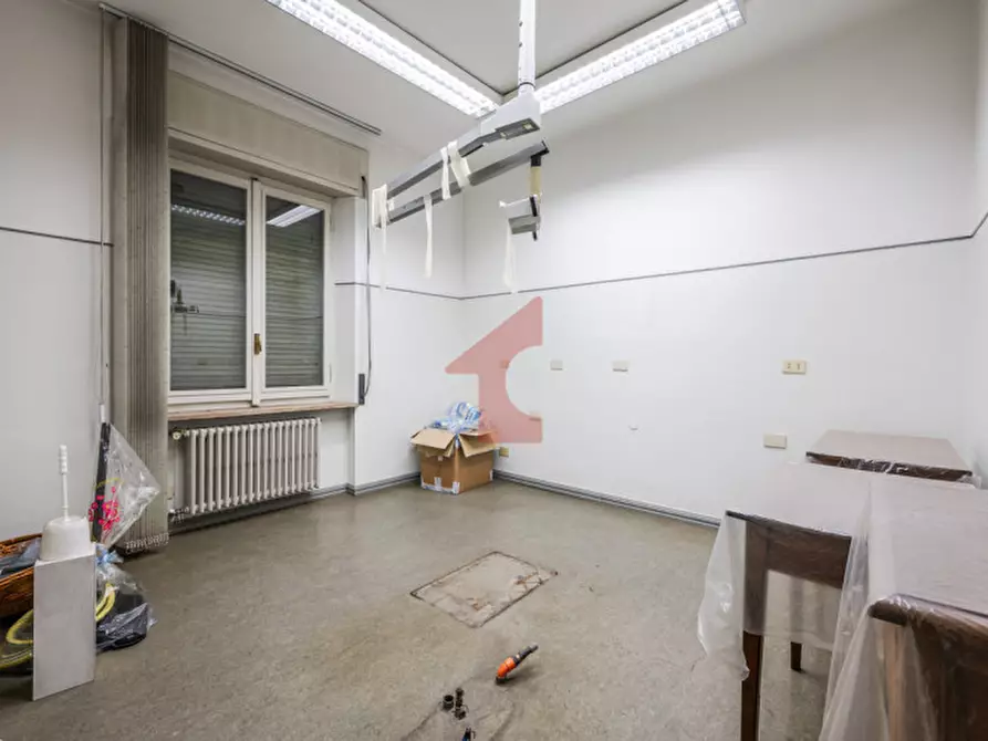 Immagine 13 di Appartamento in vendita  in Via G. Borghesi, 14 a Parma