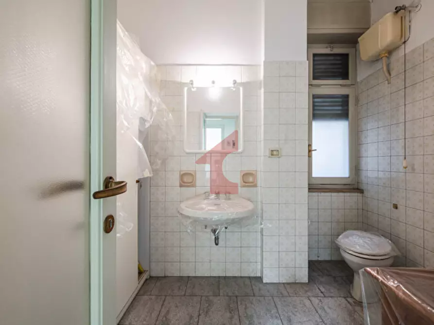 Immagine 16 di Appartamento in vendita  in Via G. Borghesi, 14 a Parma