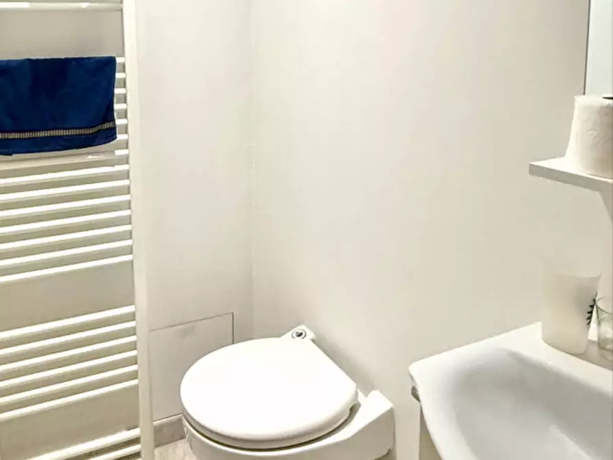 Immagine 7 di Ufficio in vendita  in Via Luca Della Robbia a Bologna