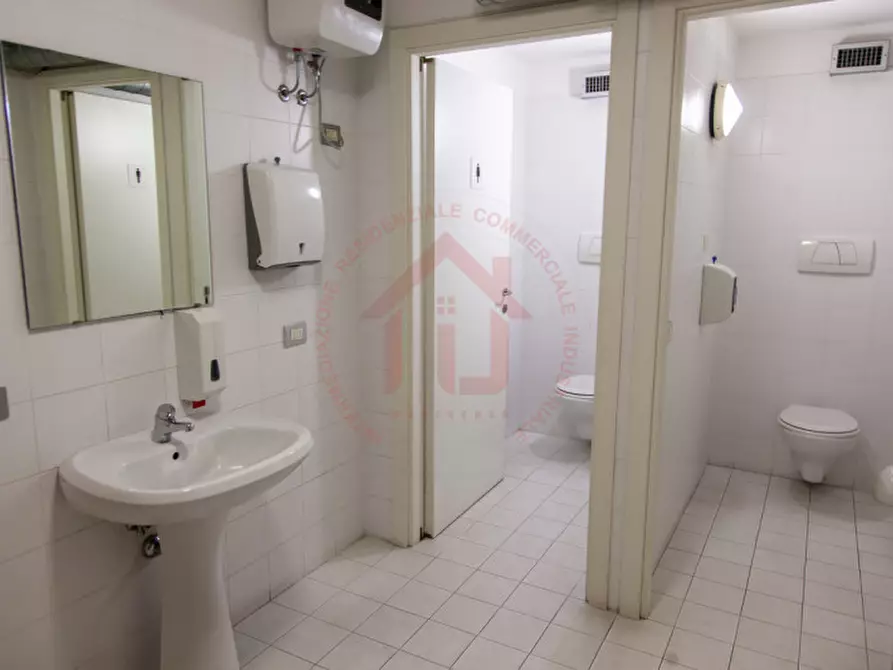 Immagine 31 di Negozio in affitto  in Corso Milano 18 a Padova