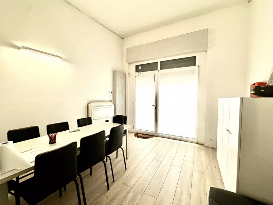 Immagine 1 di Negozio in vendita  in via massarenti 418 a Bologna