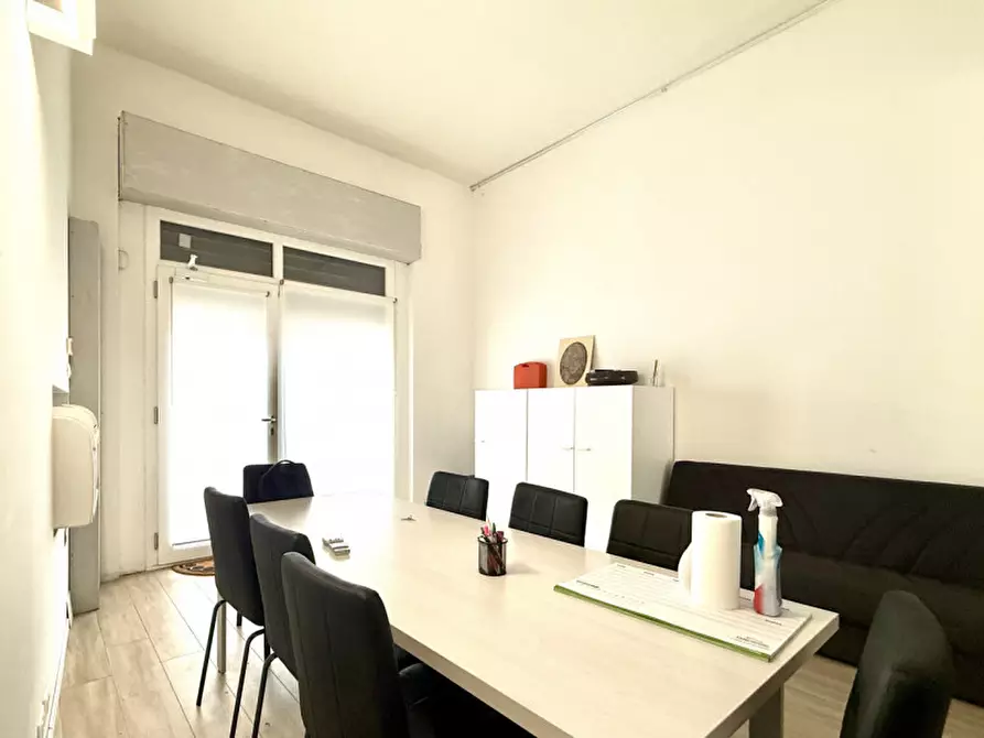 Immagine 3 di Negozio in vendita  in via massarenti 418 a Bologna