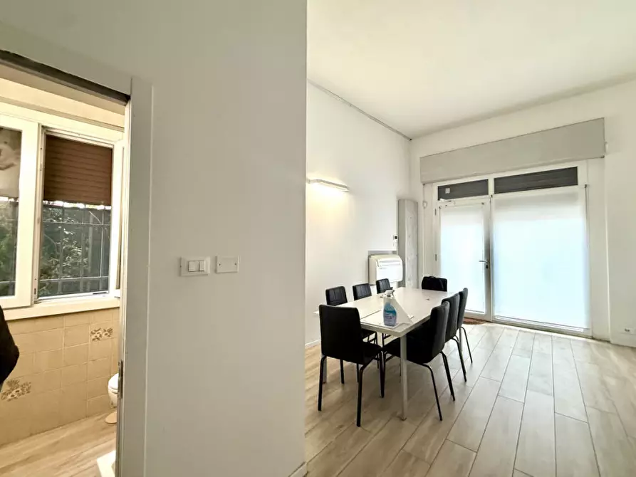 Immagine 4 di Negozio in vendita  in via massarenti 418 a Bologna