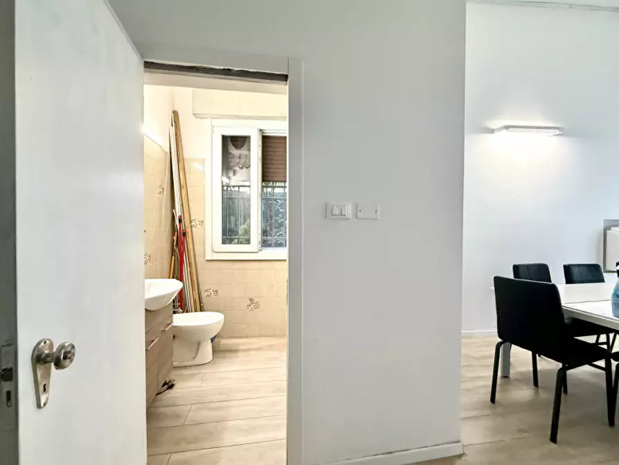 Immagine 5 di Negozio in vendita  in via massarenti 418 a Bologna