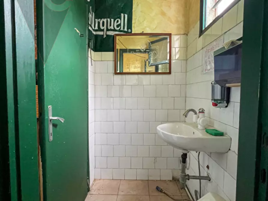 Immagine 17 di Attività commerciale in vendita  in Via San Donato a Correzzola
