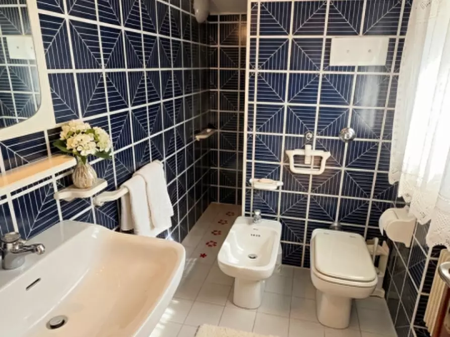 Immagine 9 di Casa bifamiliare in vendita  in Via I. Nievo a Teolo