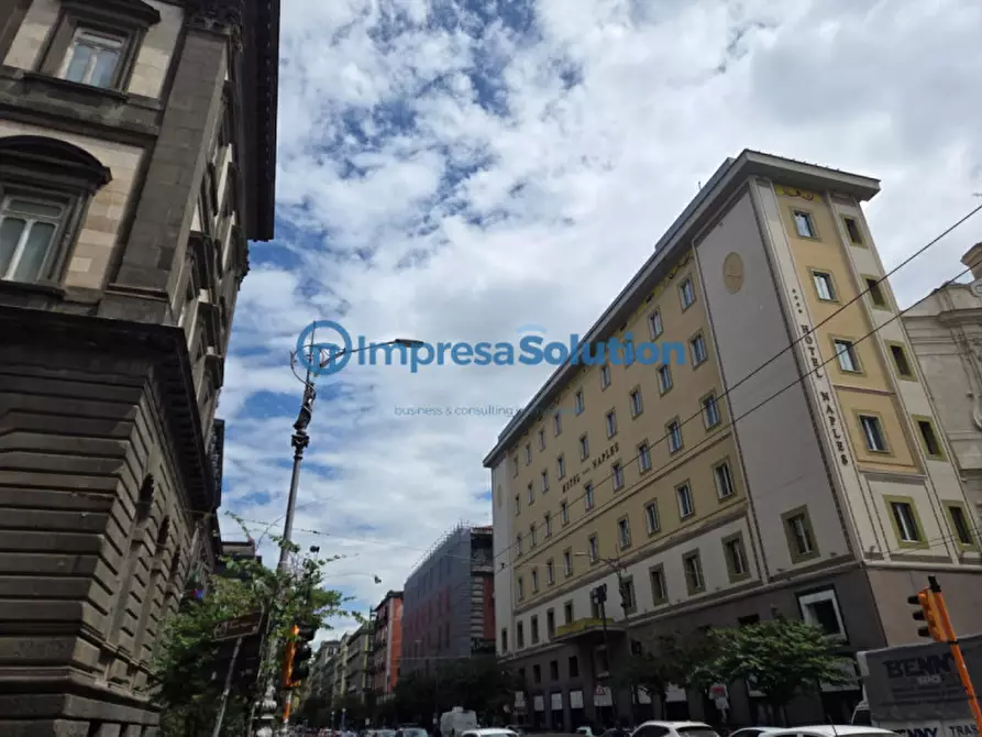 Immagine 2 di Attività commerciale in vendita  in Via Mezzocannone a Napoli