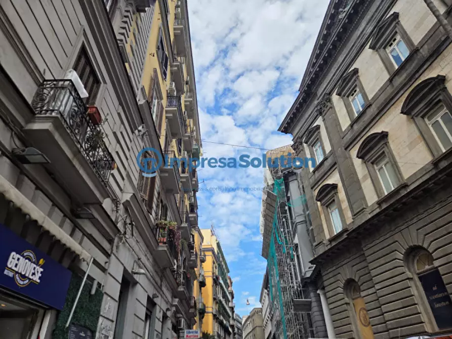 Immagine 4 di Attività commerciale in vendita  in Via Mezzocannone a Napoli