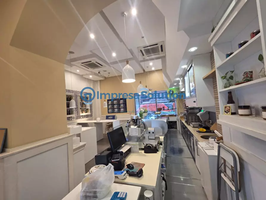 Immagine 6 di Attività commerciale in vendita  in Via Mezzocannone a Napoli
