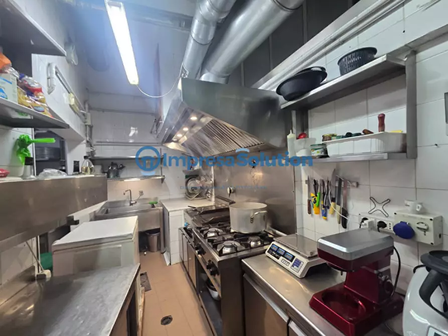 Immagine 7 di Attività commerciale in vendita  in Via Mezzocannone a Napoli
