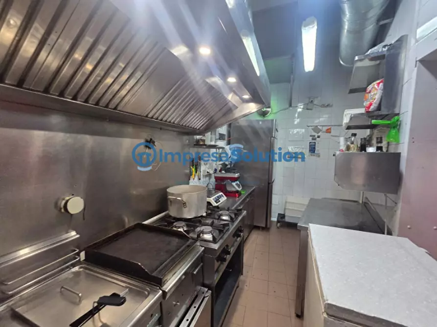 Immagine 8 di Attività commerciale in vendita  in Via Mezzocannone a Napoli