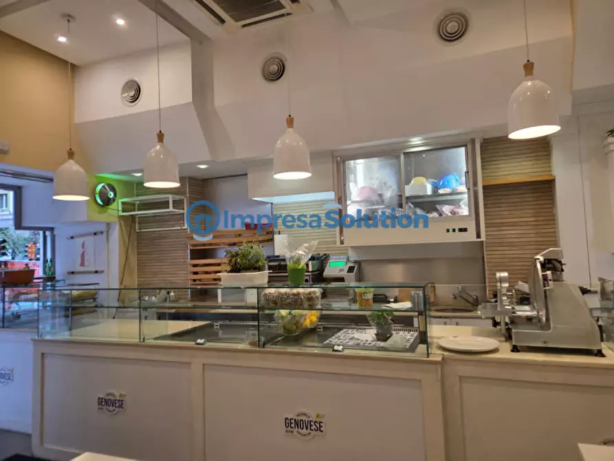 Immagine 14 di Attività commerciale in vendita  in Via Mezzocannone a Napoli