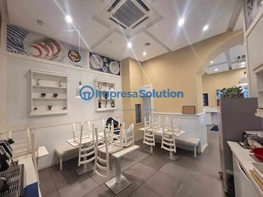 Immagine 19 di Attività commerciale in vendita  in Via Mezzocannone a Napoli