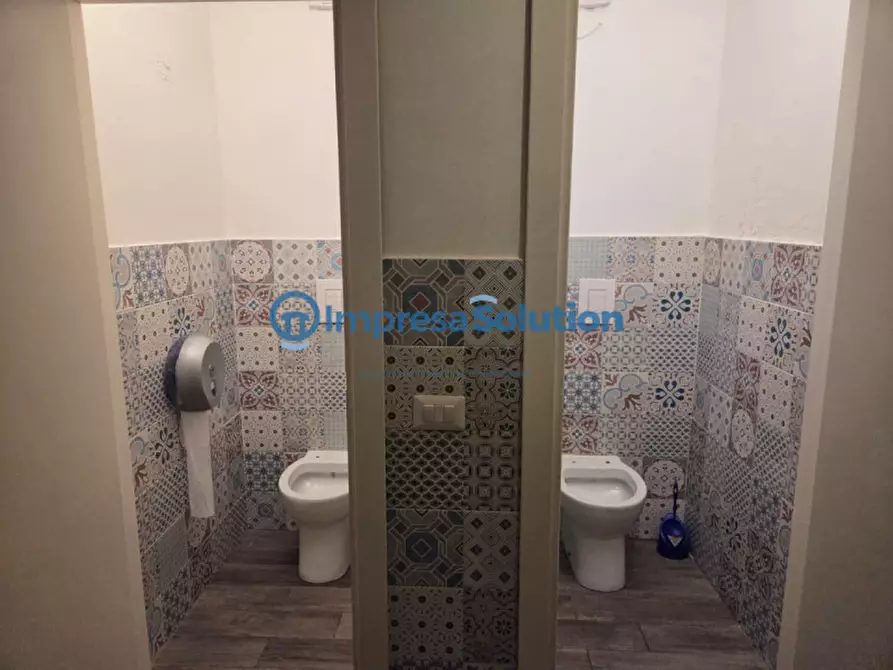 Immagine 20 di Attività commerciale in vendita  in Via Mezzocannone a Napoli