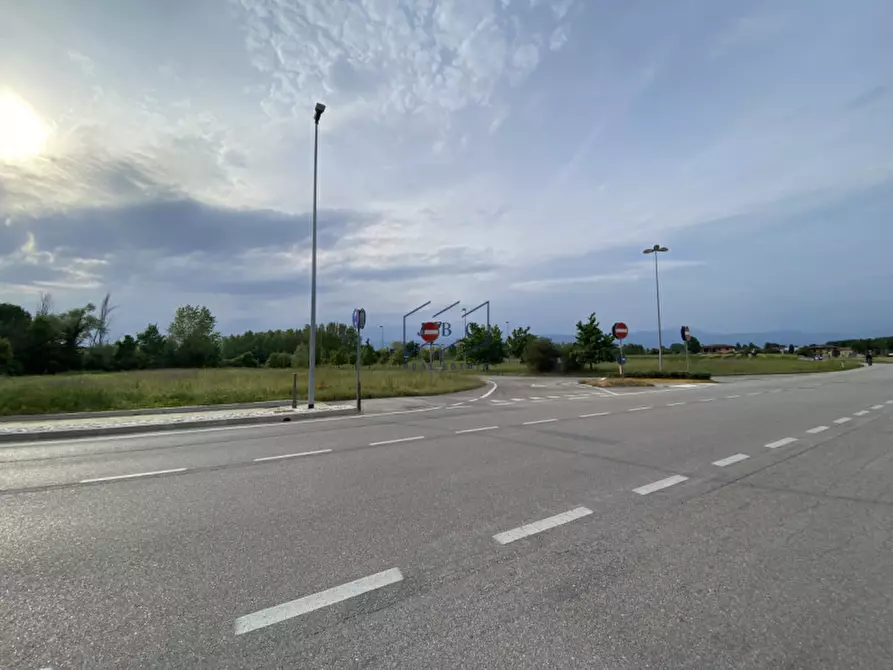 Immagine 3 di Terreno in vendita  in Via Roverat a Portobuffolè