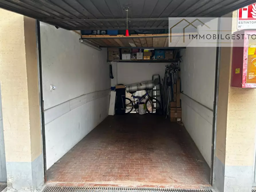 Immagine 2 di Garage in vendita  in Corso Caio Pinio 74 a Torino