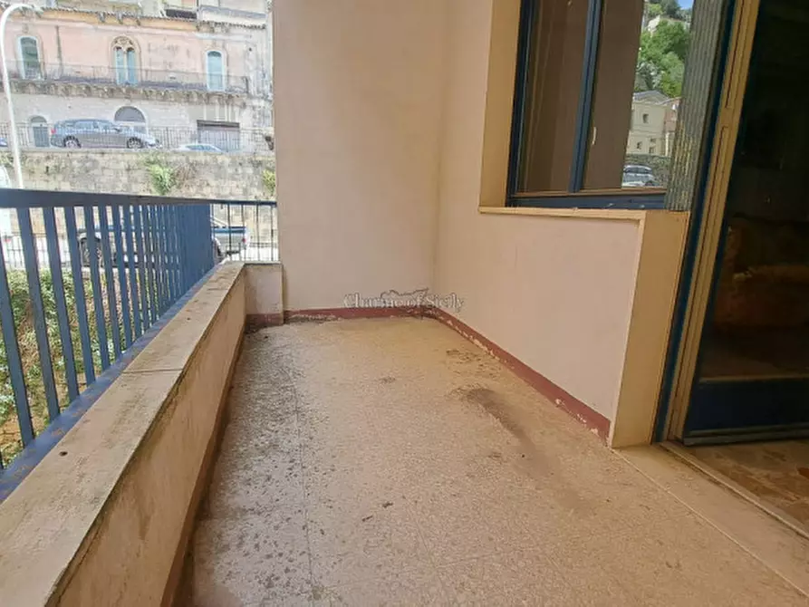 Immagine 9 di Appartamento in vendita  in Corso Umberto I a Modica