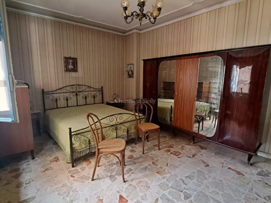 Immagine 11 di Appartamento in vendita  in Corso Umberto I a Modica