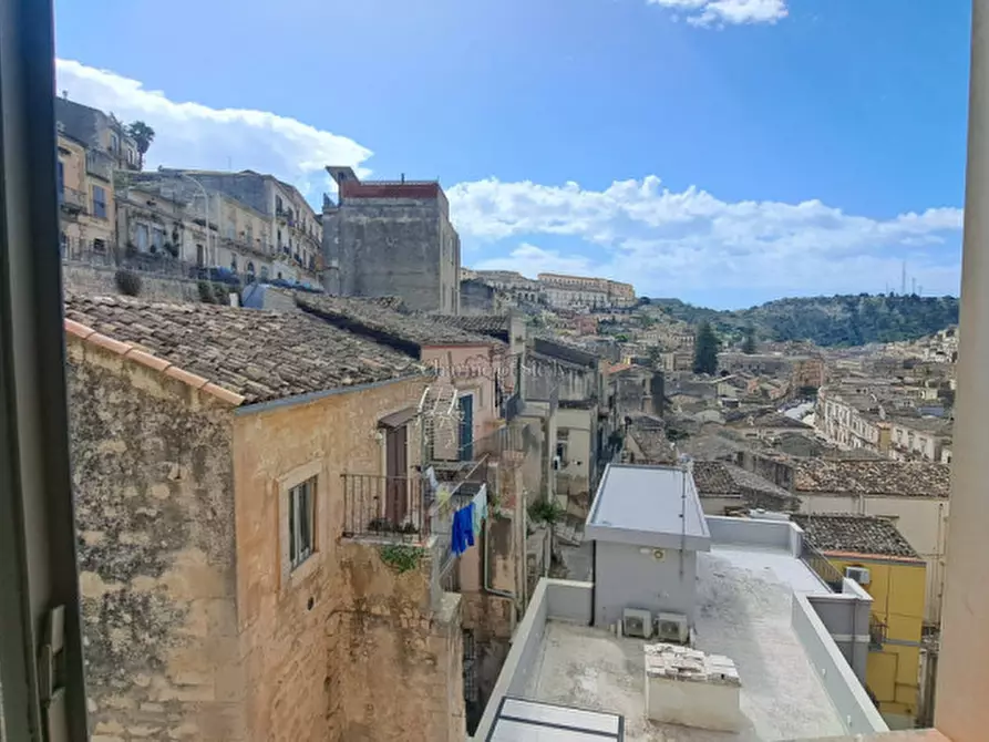 Immagine 19 di Appartamento in vendita  in Corso Umberto I a Modica