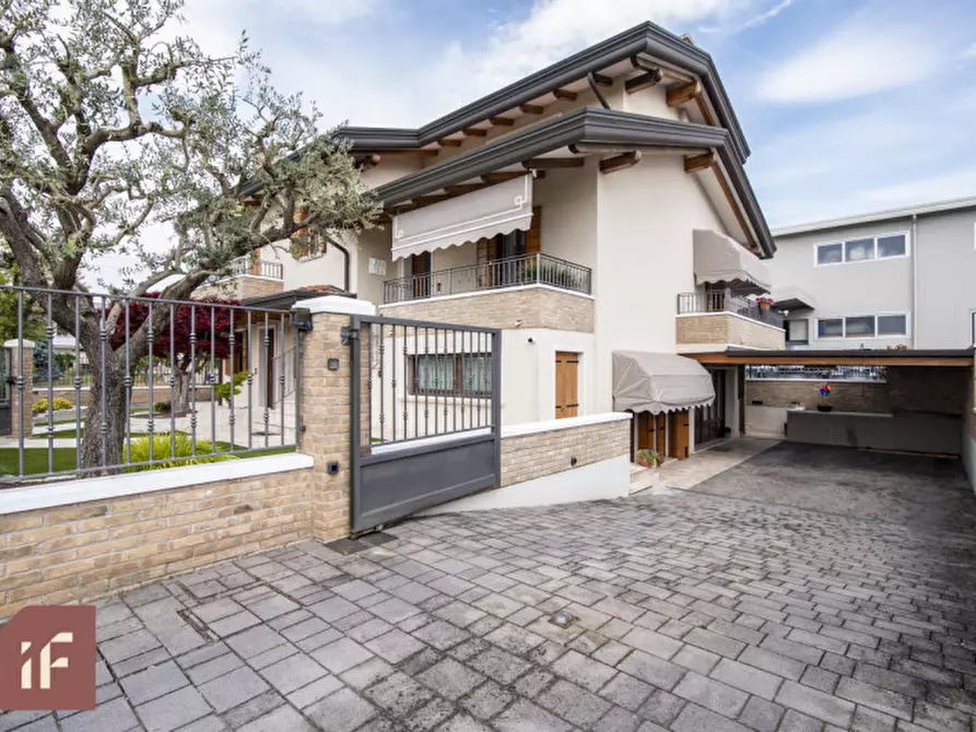Immagine 23 di Villa in vendita  in via manzoni 8 a Villanova Di Camposampiero