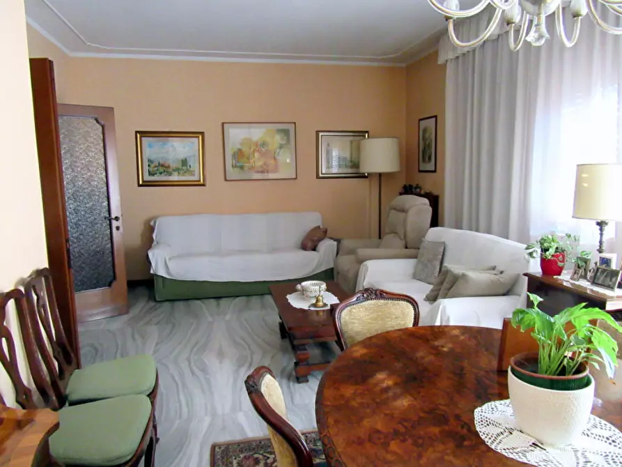 Immagine 2 di Villa in vendita  in Via Mentana a Padova