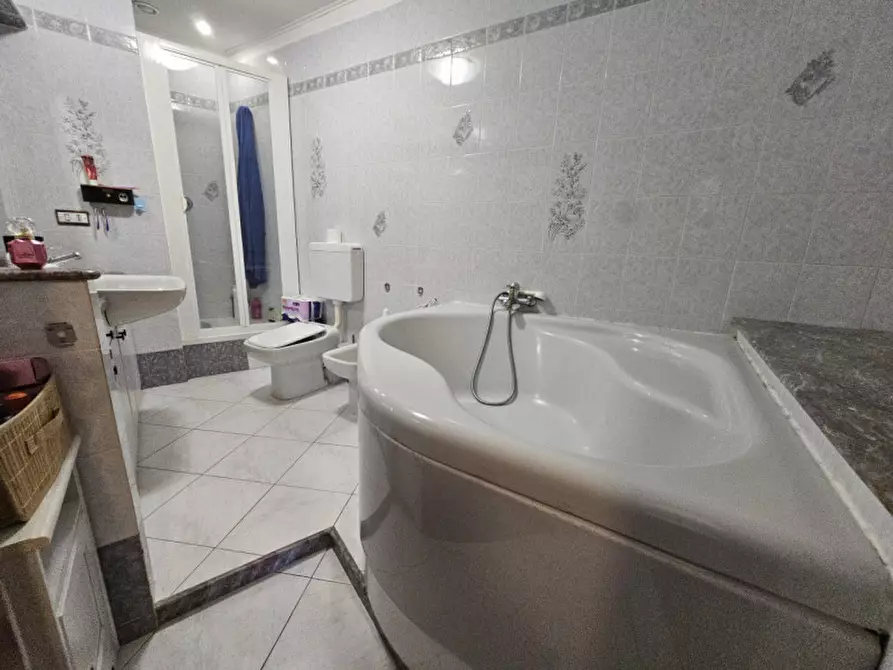 Immagine 13 di Attico in vendita  in via Guidobono a Savona