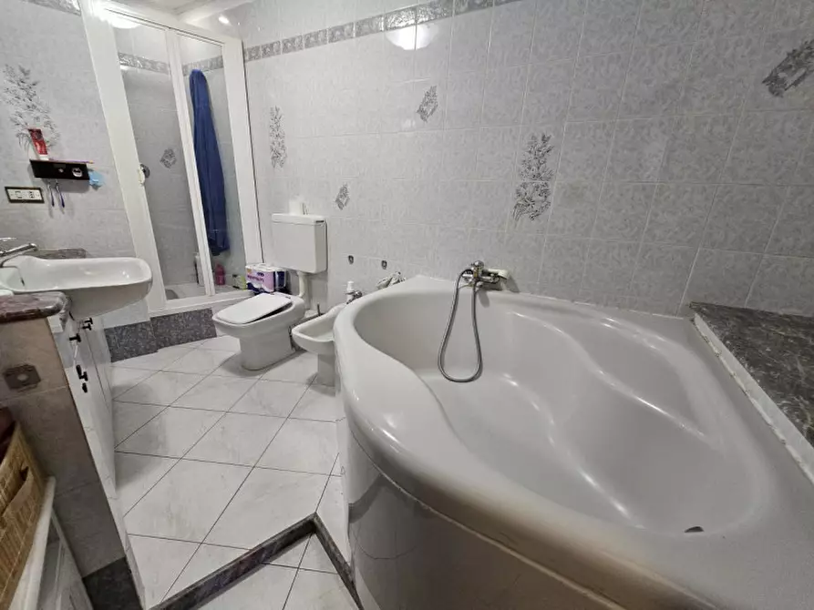 Immagine 19 di Attico in vendita  in via Guidobono a Savona