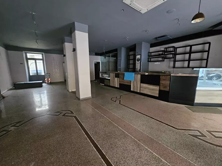 Immagine 1 di Negozio in affitto  in Via Nazario Sauro a Savona