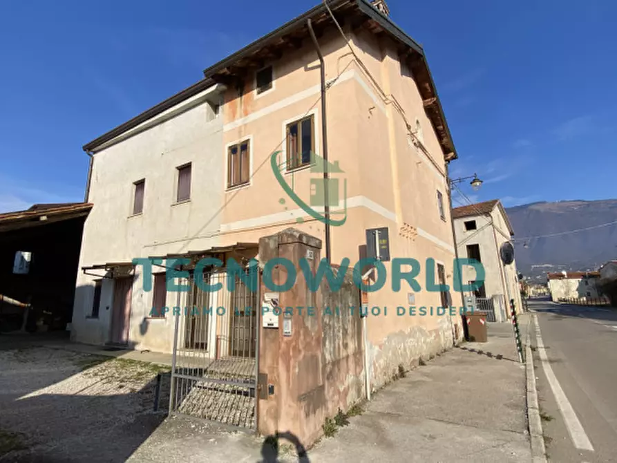 Immagine 3 di Rustico / casale in vendita  in Via Capovilla a Carrè