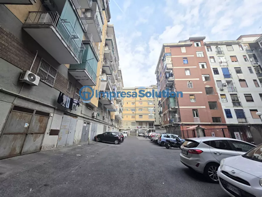 Immagine 3 di Garage in vendita  in II Traversa Privata Epomeo a Napoli