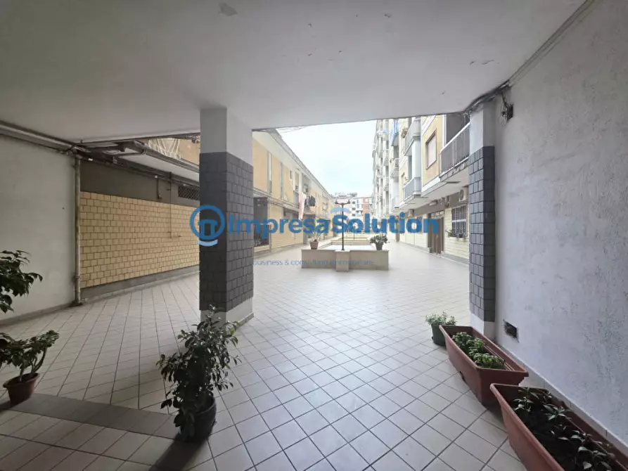 Immagine 4 di Garage in vendita  in II Traversa Privata Epomeo a Napoli