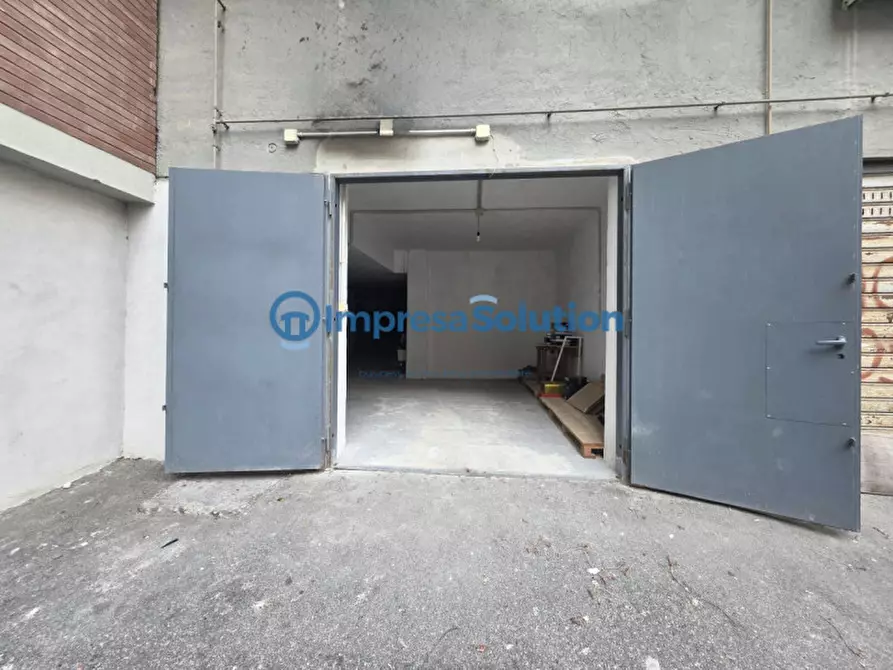 Immagine 6 di Garage in vendita  in II Traversa Privata Epomeo a Napoli