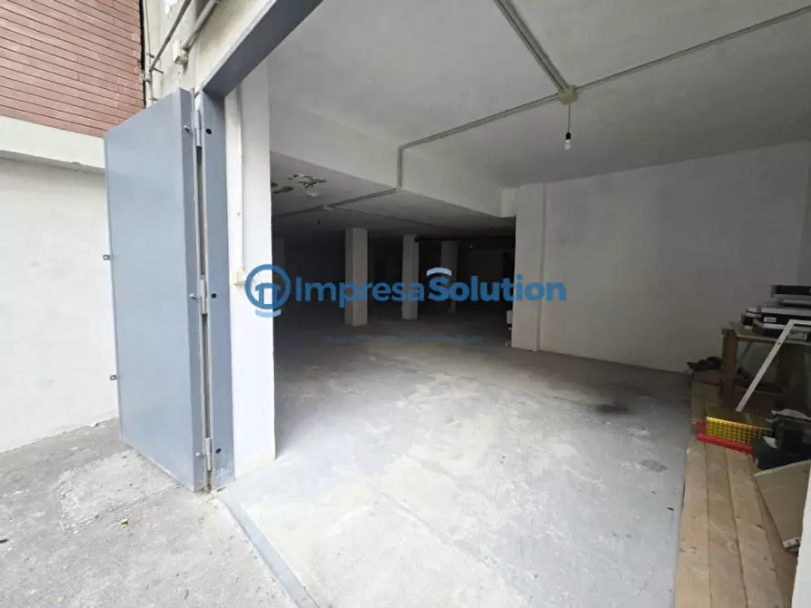 Immagine 7 di Garage in vendita  in II Traversa Privata Epomeo a Napoli