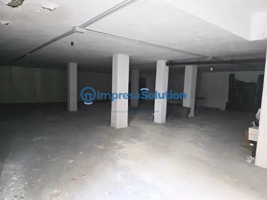 Immagine 9 di Garage in vendita  in II Traversa Privata Epomeo a Napoli