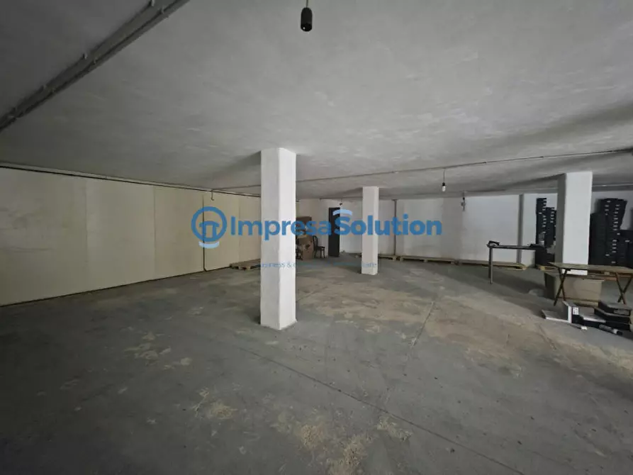 Immagine 10 di Garage in vendita  in II Traversa Privata Epomeo a Napoli