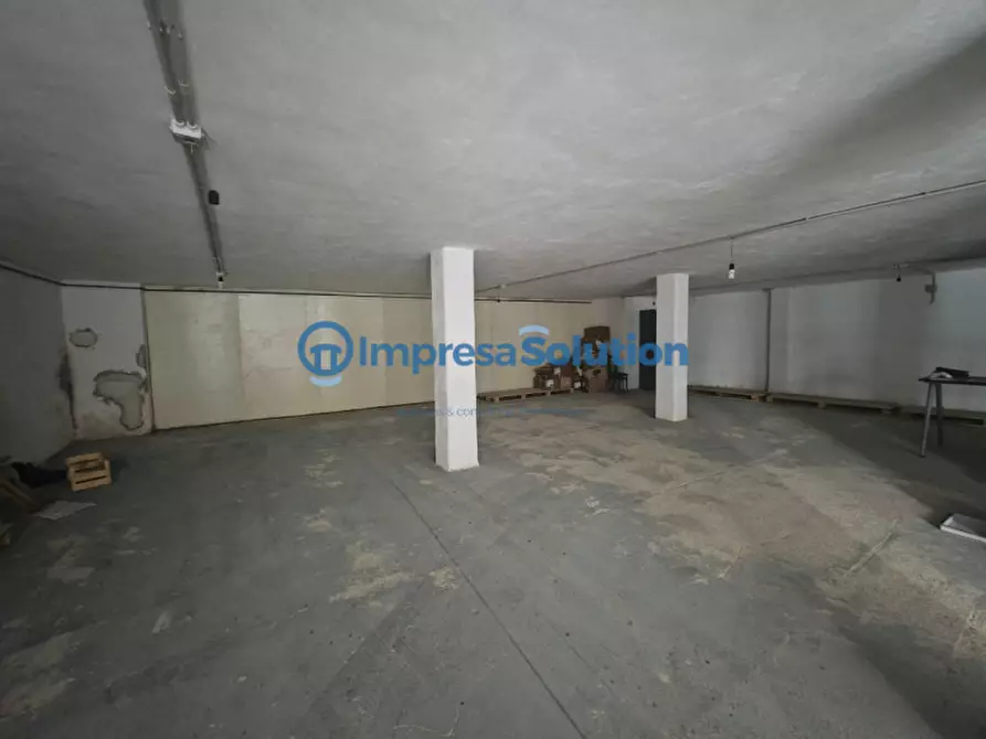 Immagine 12 di Garage in vendita  in II Traversa Privata Epomeo a Napoli