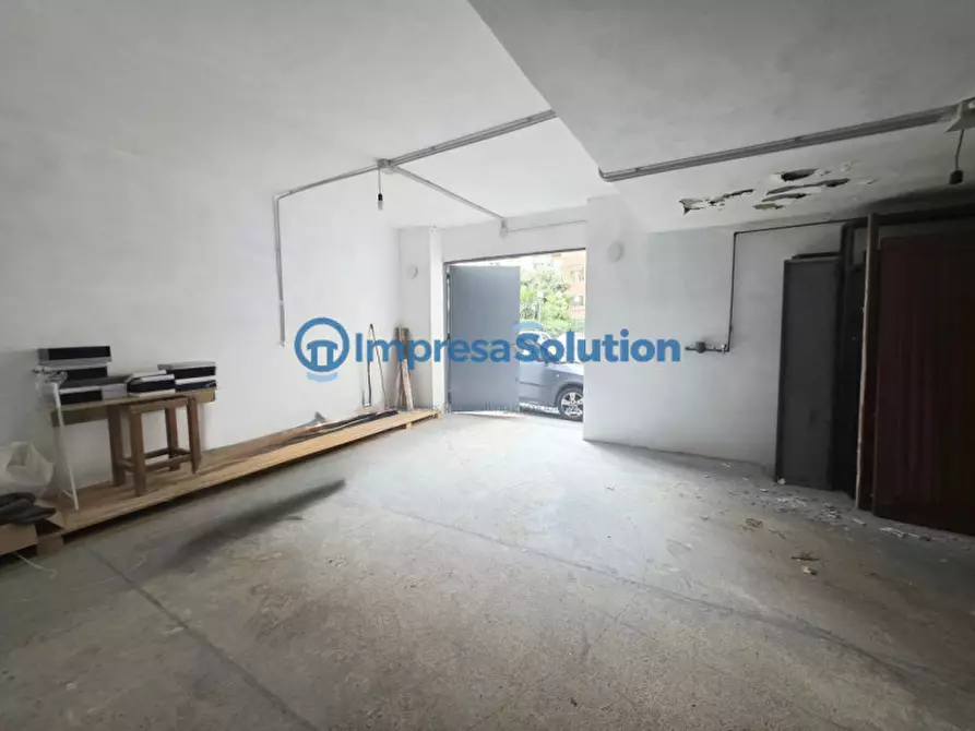 Immagine 17 di Garage in vendita  in II Traversa Privata Epomeo a Napoli