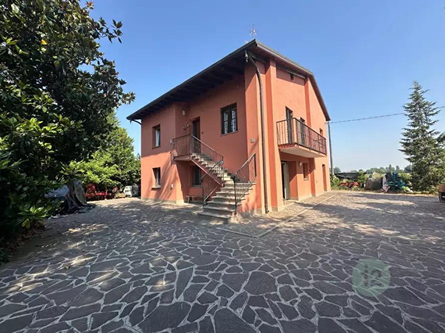 Immagine 1 di Casa indipendente in vendita  in Via Motta a Mirandola